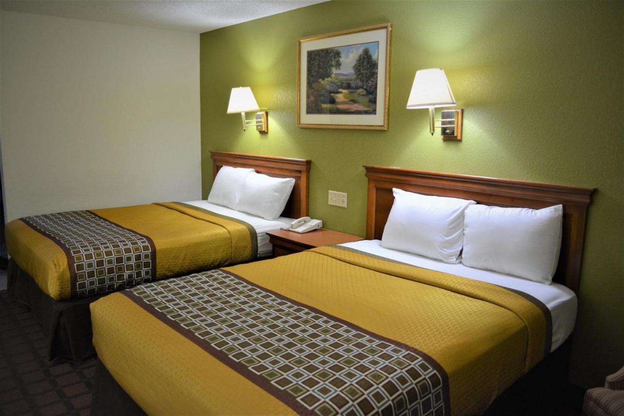Bloomer Inn & Suites Exterior foto