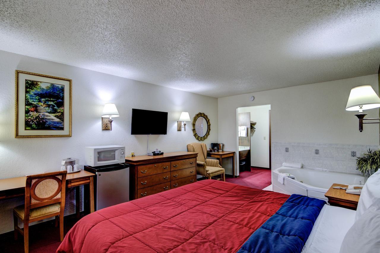 Bloomer Inn & Suites Exterior foto